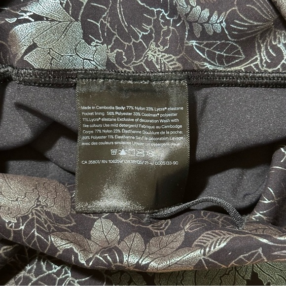 Lululemon Wunder Train High-Rise Shorts 6” Foil Logo Black Size Small - Picture 5 of 5